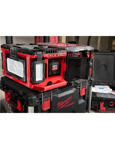 Proiector cu incarcator M18 PACKOUT - Milwaukee - M18 POALC-0 - cod 4933478120