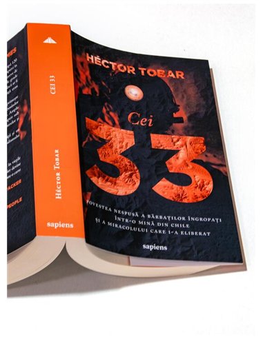 Cei 33. Povestea nespusa a barbatilor ingropati intr-o mina din Chile - Hector Tobar | Editura Art [necartonata]
