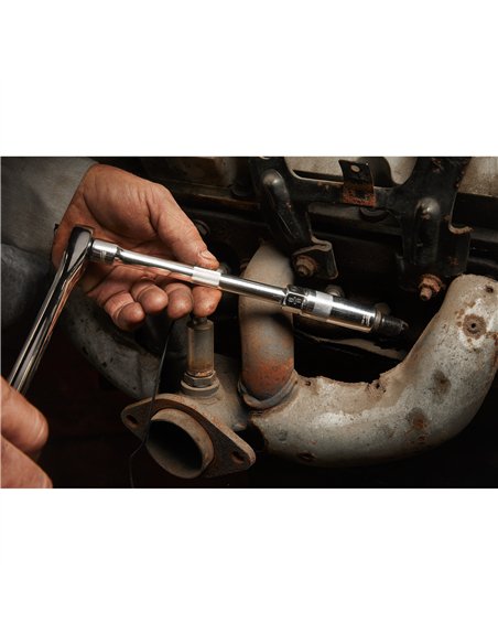 Chei tubulare 3/8 inch pentru bujii - Milwaukee - 3/8 inch Drive 16MM Spark Plug Socket - cod 4932480675