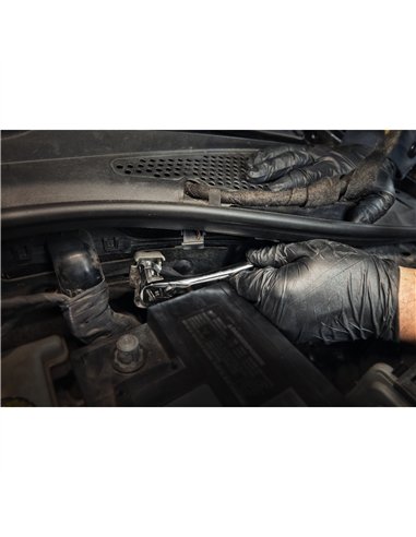 Antrenor cu clichet 3/8 inch - Milwaukee - 3/8 inch Drive Compact Ratchet - cod 4932479650